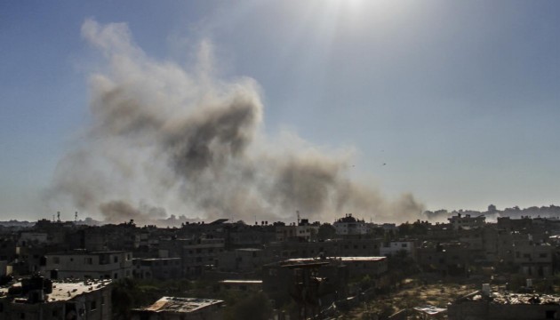 İsrail'in Gazze'de yerinden edilenlerin sığındığı bir fakülteyi bombalaması sonucu 4 kişi öldü